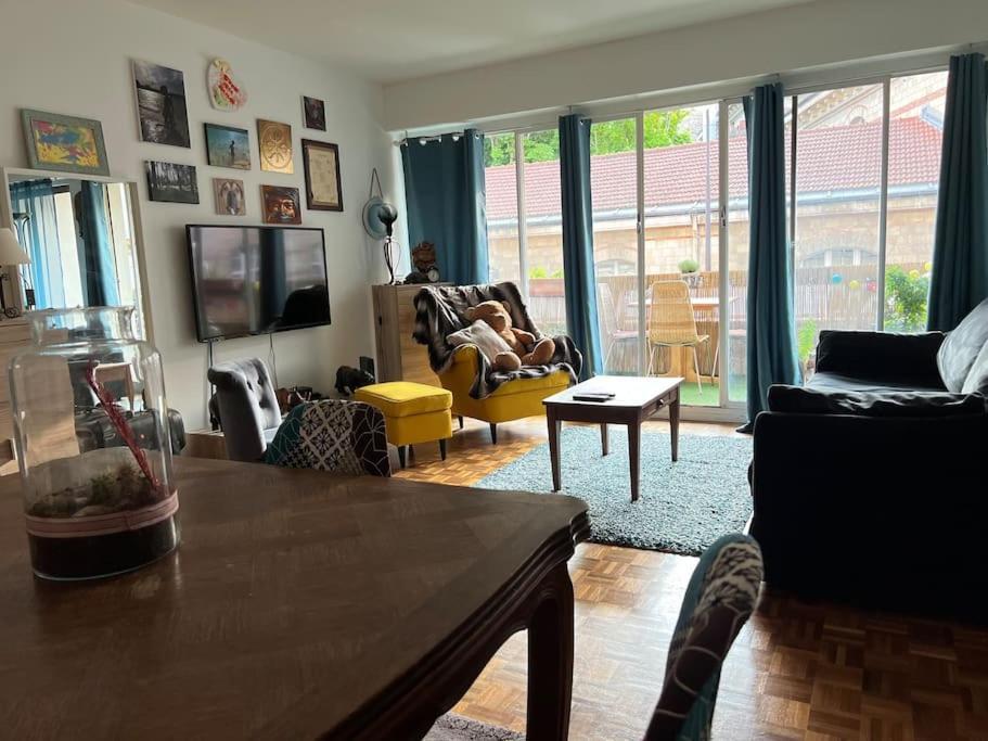 Grand Appartement Avec Balcon Et Parking Gratuit Sur Place Paryż Zewnętrze zdjęcie